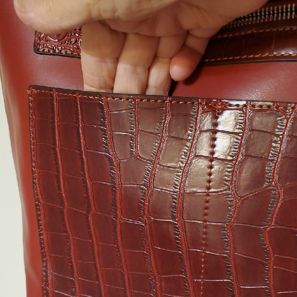 Chic Maroon Crocodile-Patterned Computer Tote Bag 13 X 17 - Picture 10 of 12